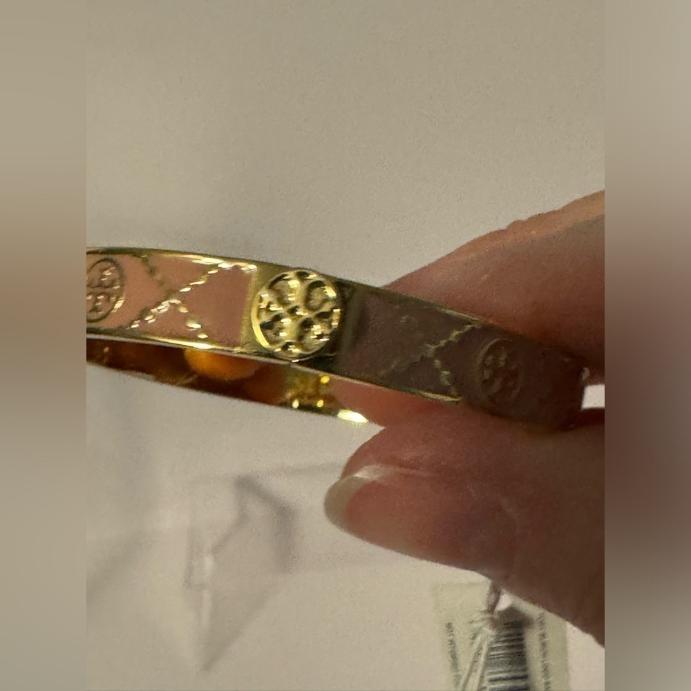 Tory Burch NWT Icon T Monogram Hinge Gold-Toned Pink Enamel Bangle Bracelet - Picture 7 of 11